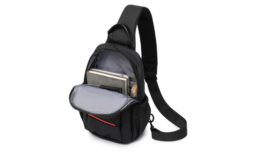 Image 4: Wasserfeste Umhänge-Brusttasche für Herren