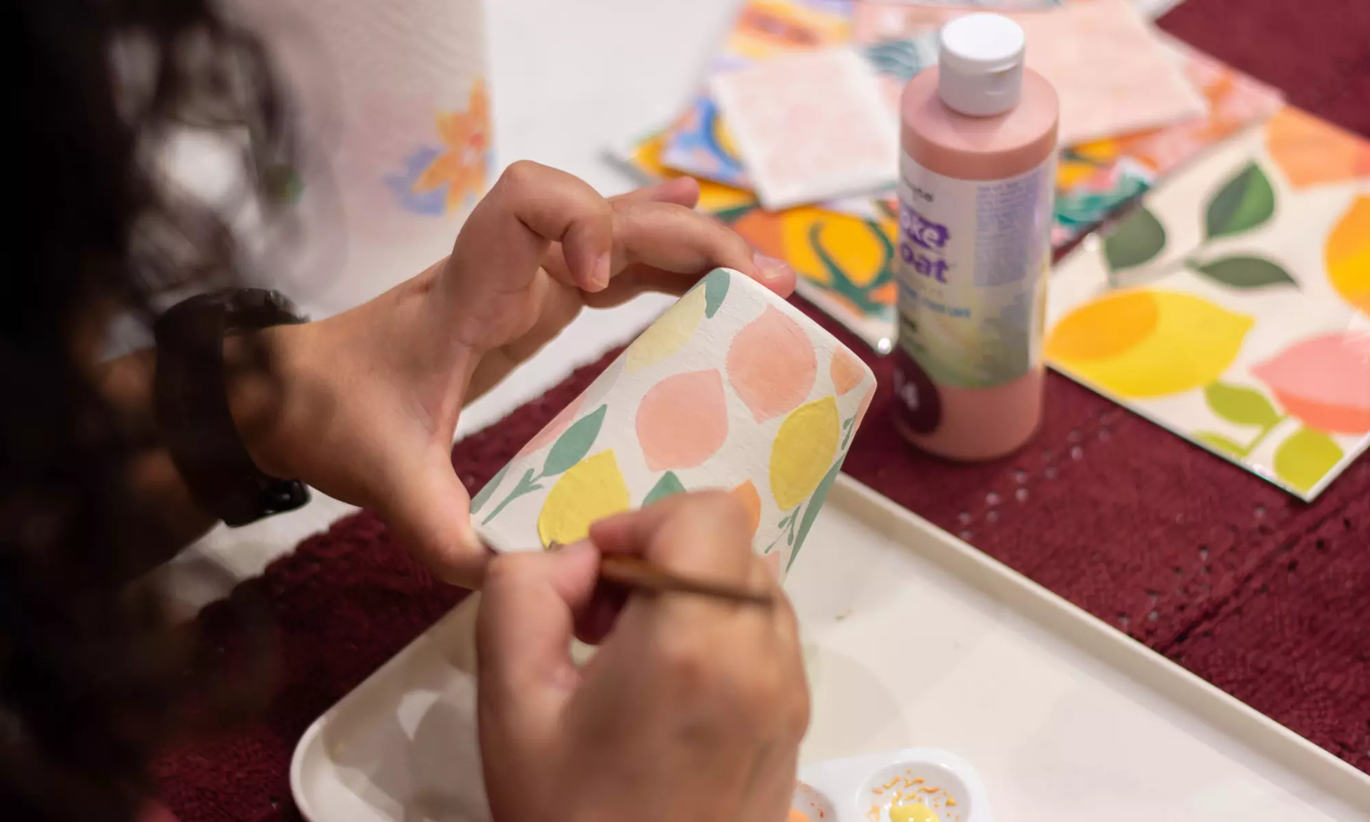 Taller de pintura en cerámica con bebida