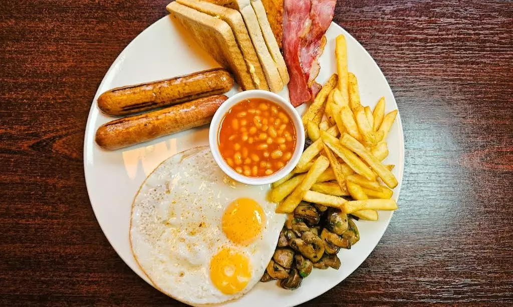 All Day Full English or Vegeterian Breakfast And A Hot Drink