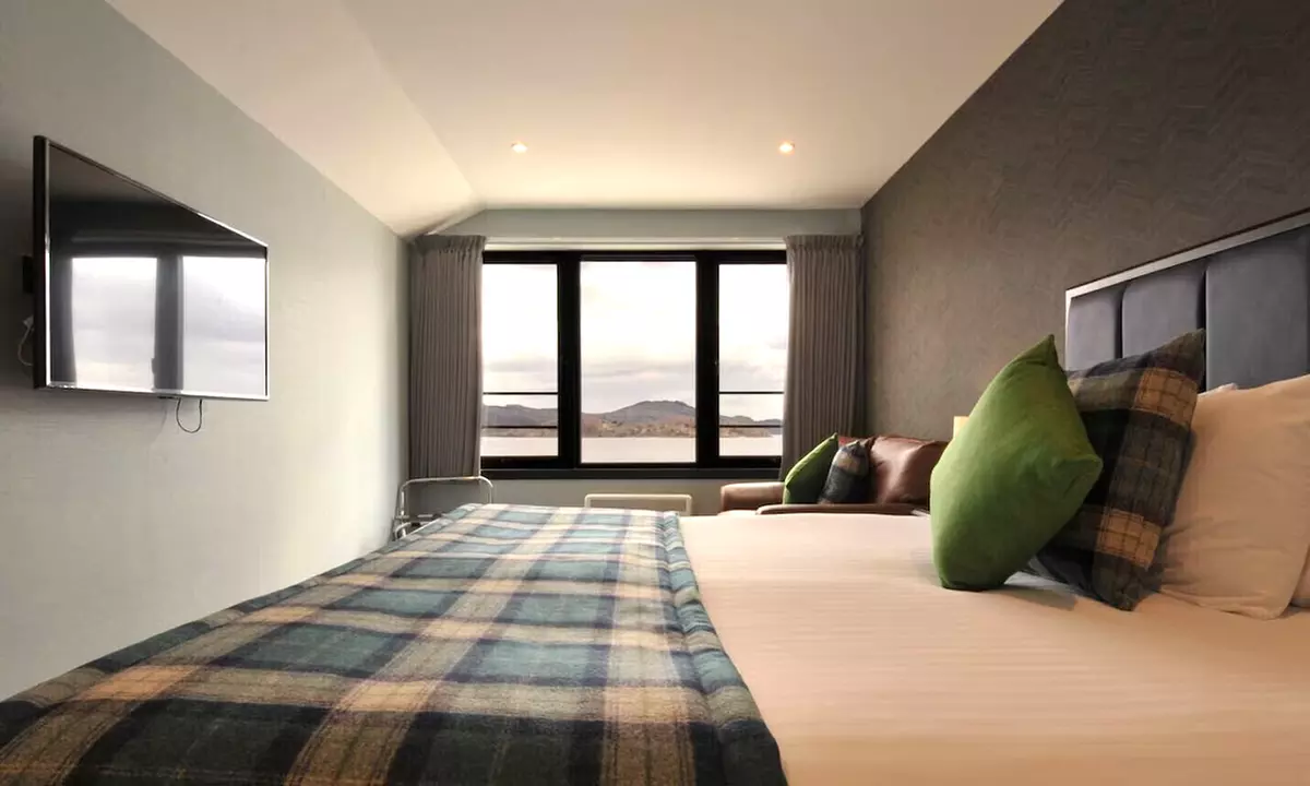 Loch Lomond: 4* Stay with Full Scottish Breakfast and Optional Dinner