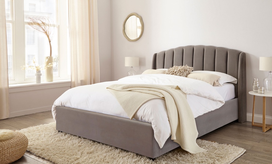 Image 1: Aurelia Winged Upholstered Bed 