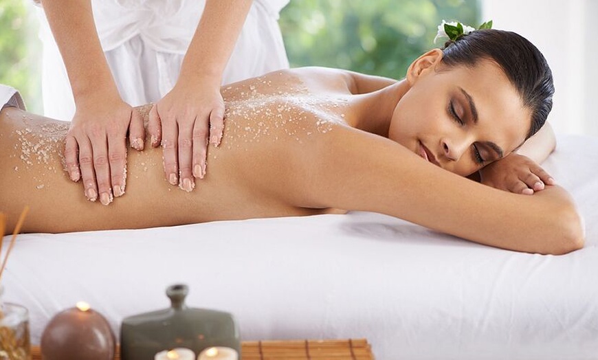 Image 1: Ritual de masaje a elegir con exfoliación, aromaterapia y aceites