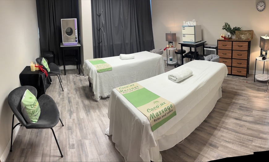 Image 3: Indulge in 60 or 90 Minute Thai Fusion Couples Massages