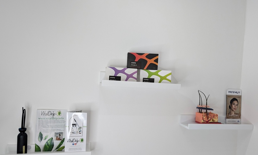 Image 2: Define your Lips Beautifully with 1ml Lip Filler