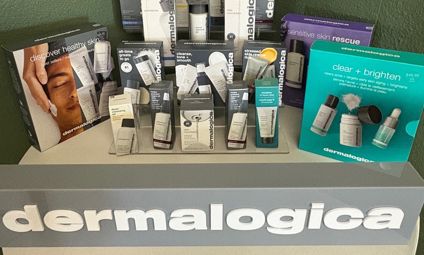 Image 6: Signature Facial with Aromatherapy Foot Soak and Paraffin Treatment