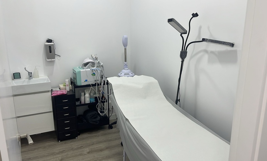 Image 2: 1 o 3 masajes relajantes de 1 h para 1 persona 