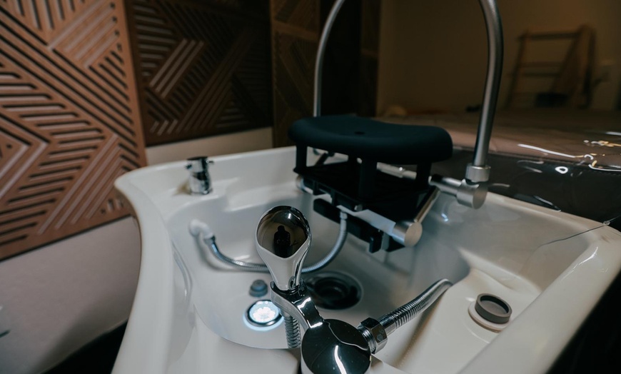 Image 2: 75–100 Min. Head Spa: Kopfhautdiagnose, New Parent oder mit Dekolleté