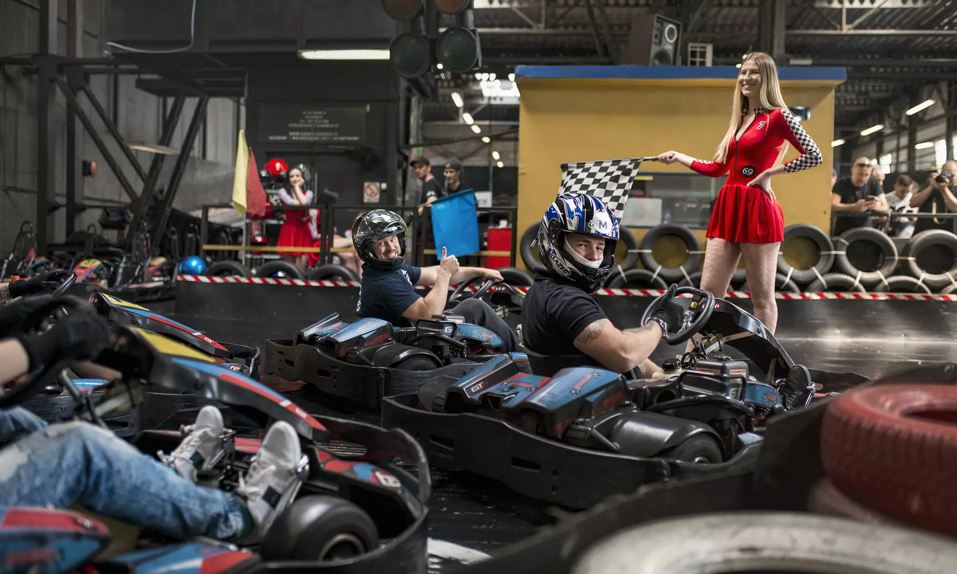 Gokarty i kręgle: pakiety na wieczór panieński lub kawalerski dla nawet 10 osób na torze Autodrom i Pit Stop Bowling - Primary Image
