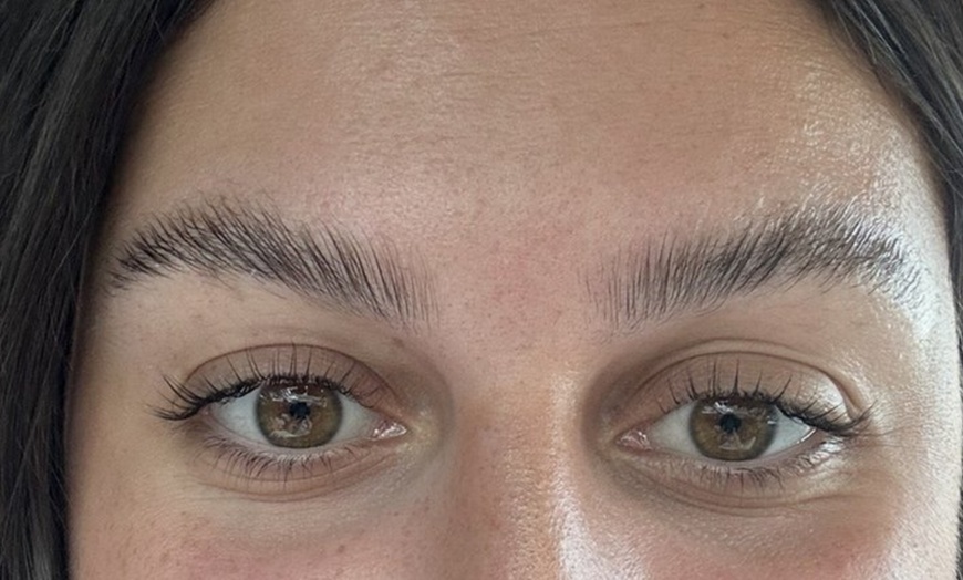 Image 2: Effortless Glam with Classic & Hybrid Lash Extensions 
