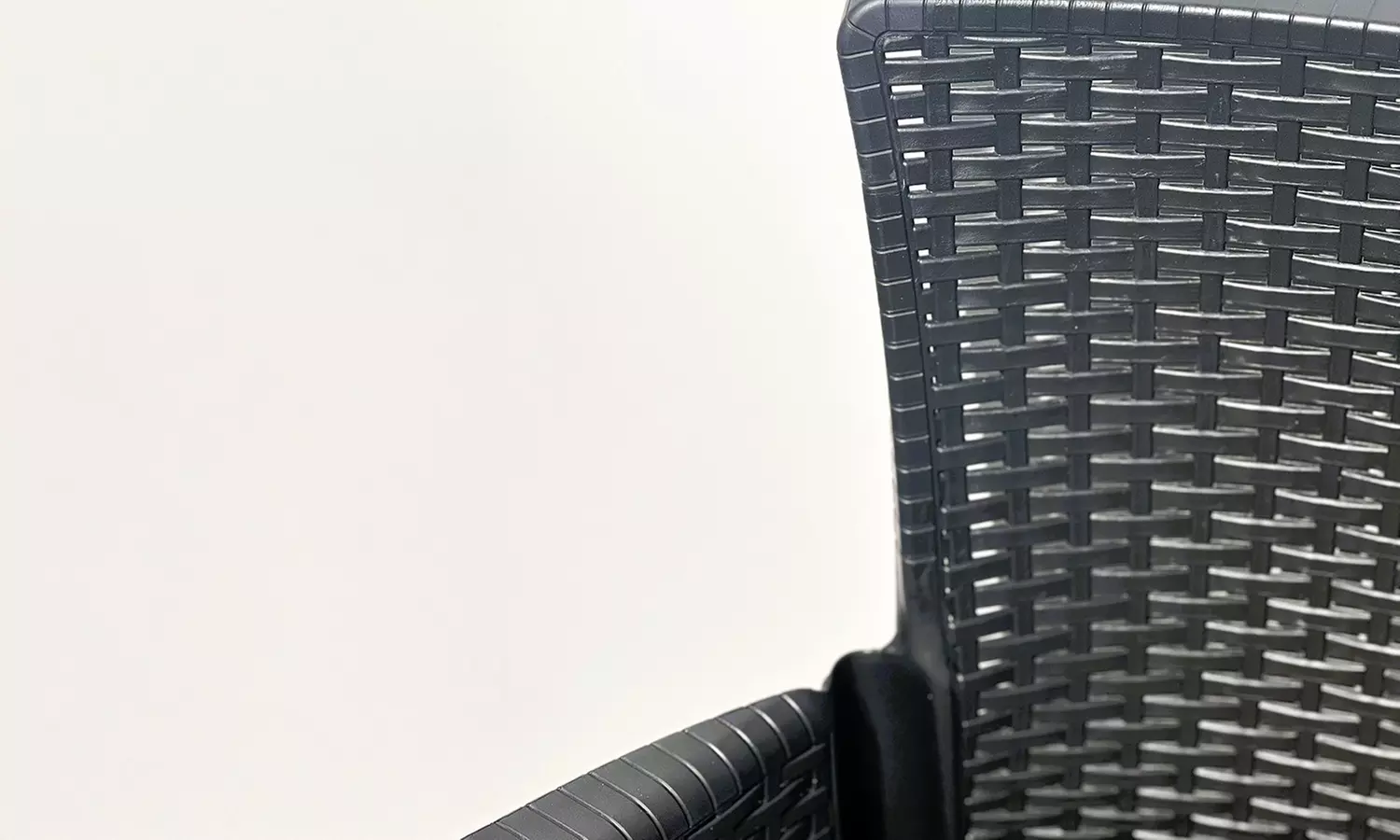 Set tavolo e 2 poltrone con cuscini