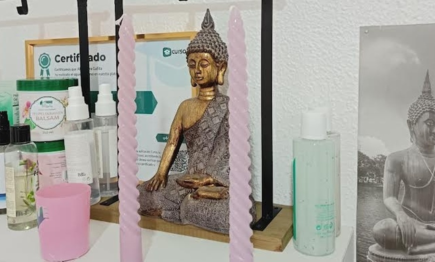 Image 2: Masajes de 30, 60 o 90 minutos: local, terapéutico o con aceites 