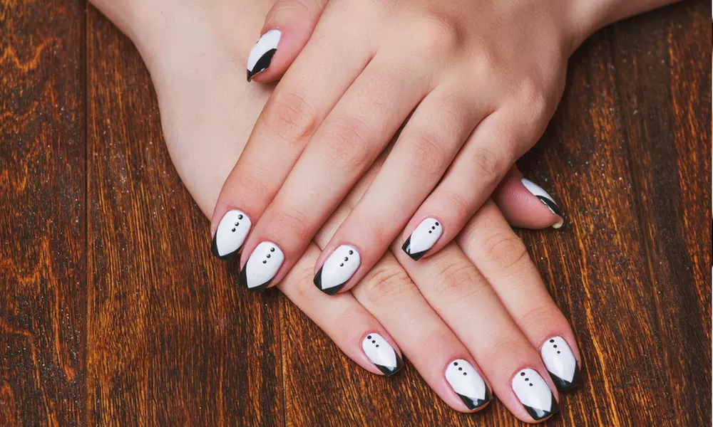 Ricostruzione unghie con refill da Epilbella Beauty Spa (sconto fino a 56%) - Primary Image