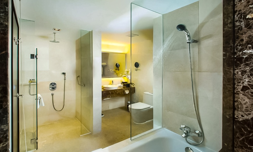 Image 8: 14-Night Fly, Cruise & Stay Package – Singapore Aboard Royal Caribbean