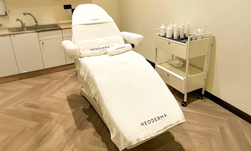 Image 2: Verfrissende huidboost met intensieve microdermabrasie en verzorging