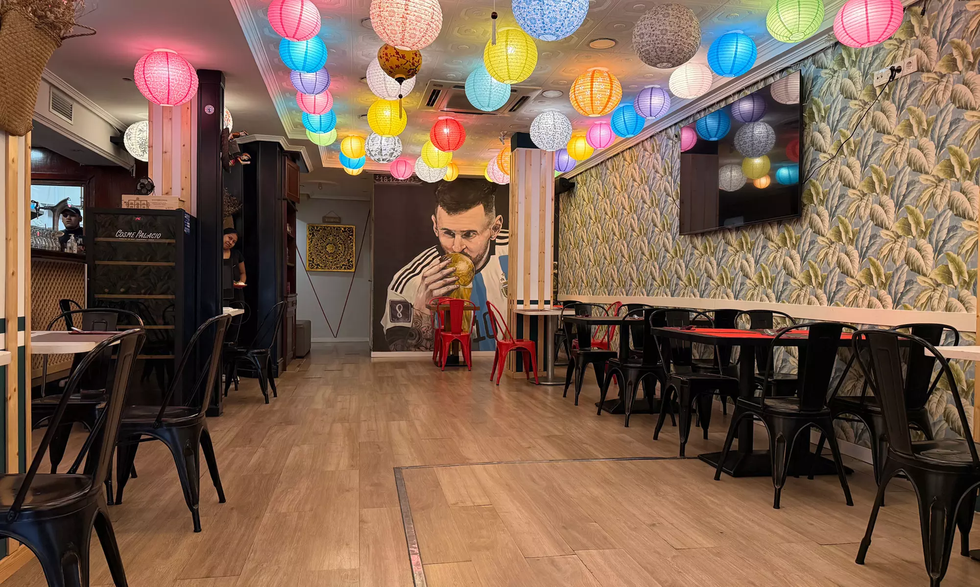 Menú Nikkei con entrante, principal, postre y bebida