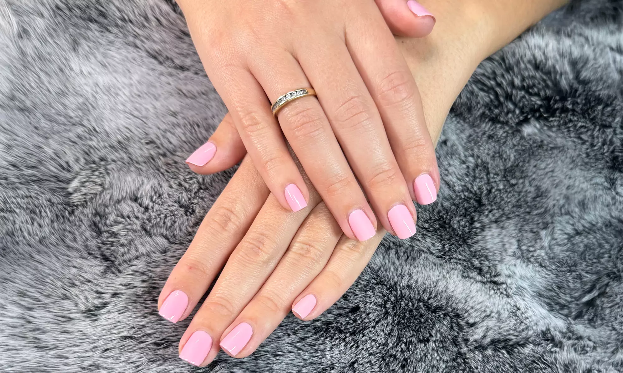 Up to 46% Off on Salon-Shellac/No-Chip Mani-Pedi at Naturally Stoked