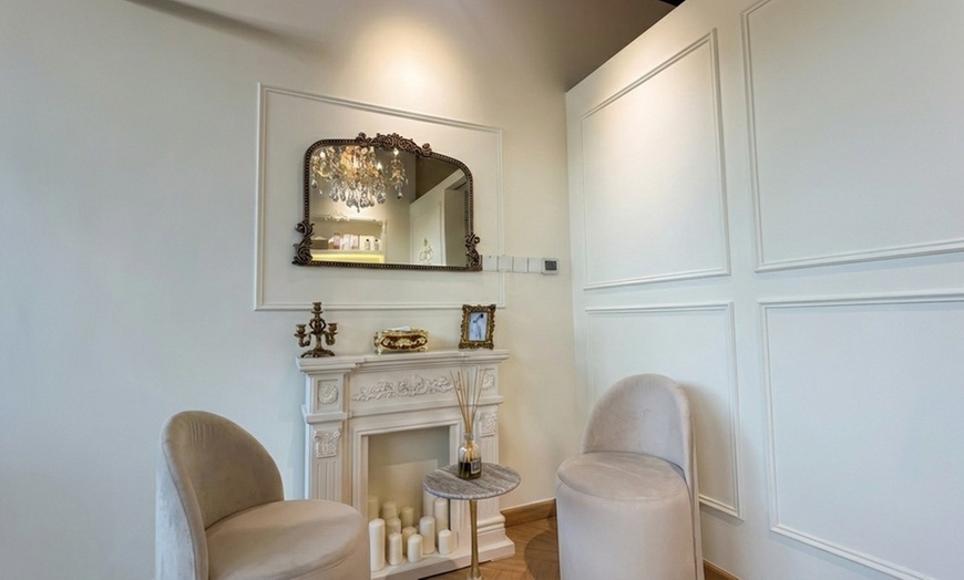 Image 3: Wash & Blow-Dry, Roots Color, Rinagae, Toner w/ Wash & Blow-Dry & More