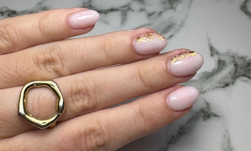 Image 5: Manicura y/o pedicura con semipermanente