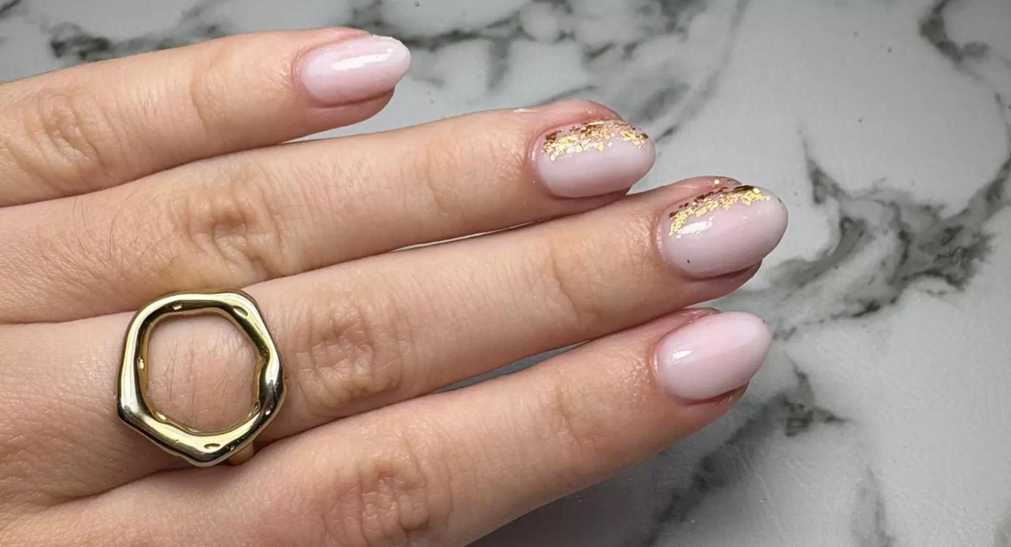 Manicura y/o pedicura con semipermanente