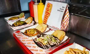 Saftiger Smashburger inkl. Beilage & Getränk nach Wahl mitten in der Stadt für 1 od. 2 Personen (bis 25% sparen)