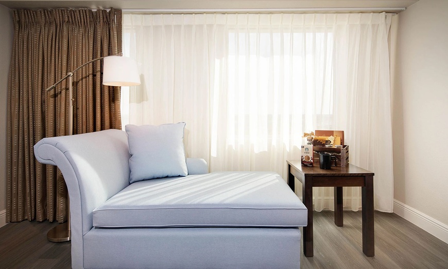 Image 10: Member-Only Deal: Steps from shopping, dining, & Orlando theme parks