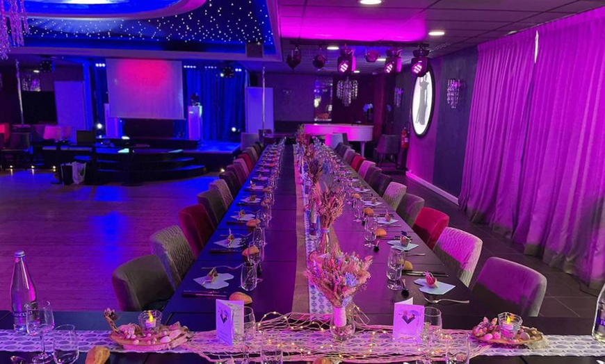 Image 5: Dîner-spectacle féérique au Cabaret Club : magie, saveurs & glamour