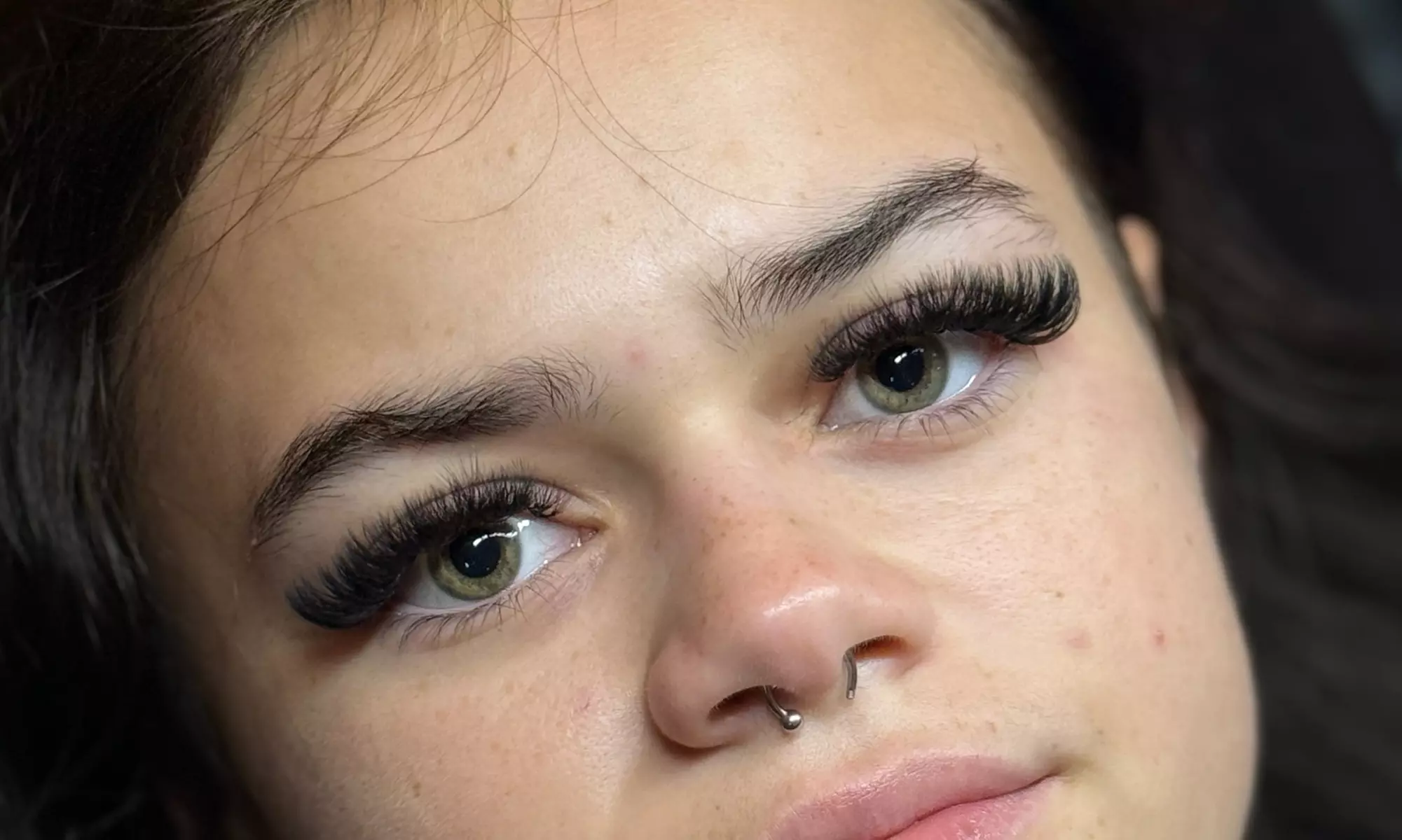 Renew w/ Full set Classic or Hybrid Eyelash Extensions w/ 2 week Fill