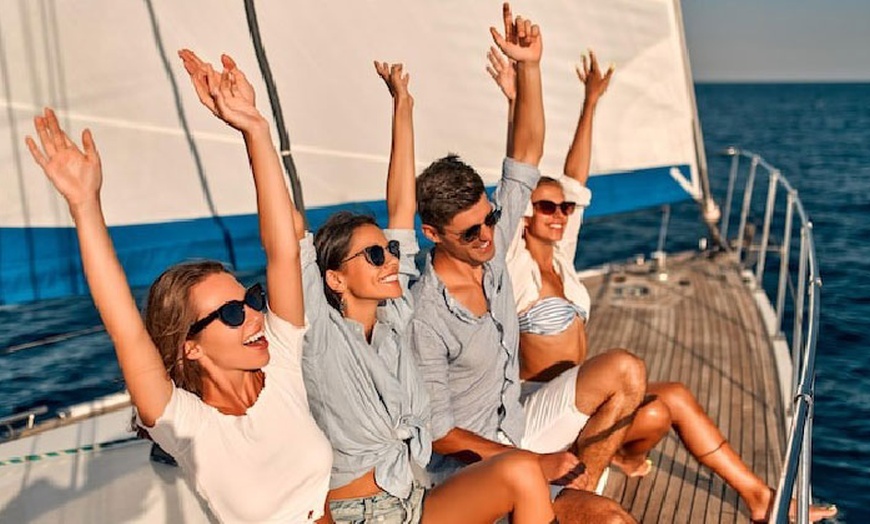 Image 12: 2 horas de paseo en velero por la costa de Barcelona para hasta 11 pax