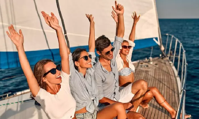 2 horas de paseo en velero por la costa de Barcelona para hasta 11 pax