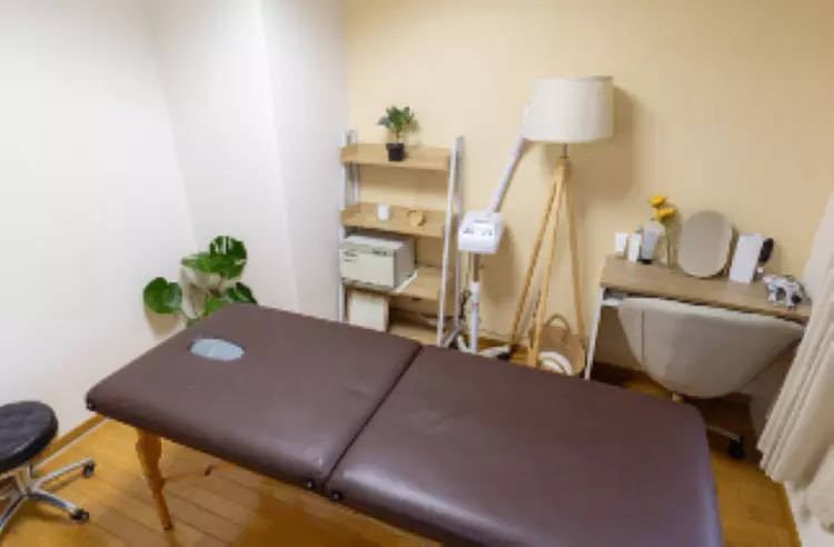 1, 3, or 5 Sessions of Brazilian/Bikini Waxing Service for Smooth Skin