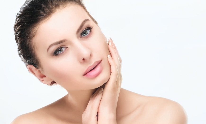 Image 2: Turn Back The Clock on Your Skin with 20, 40 or 60 Units of Xeomin
