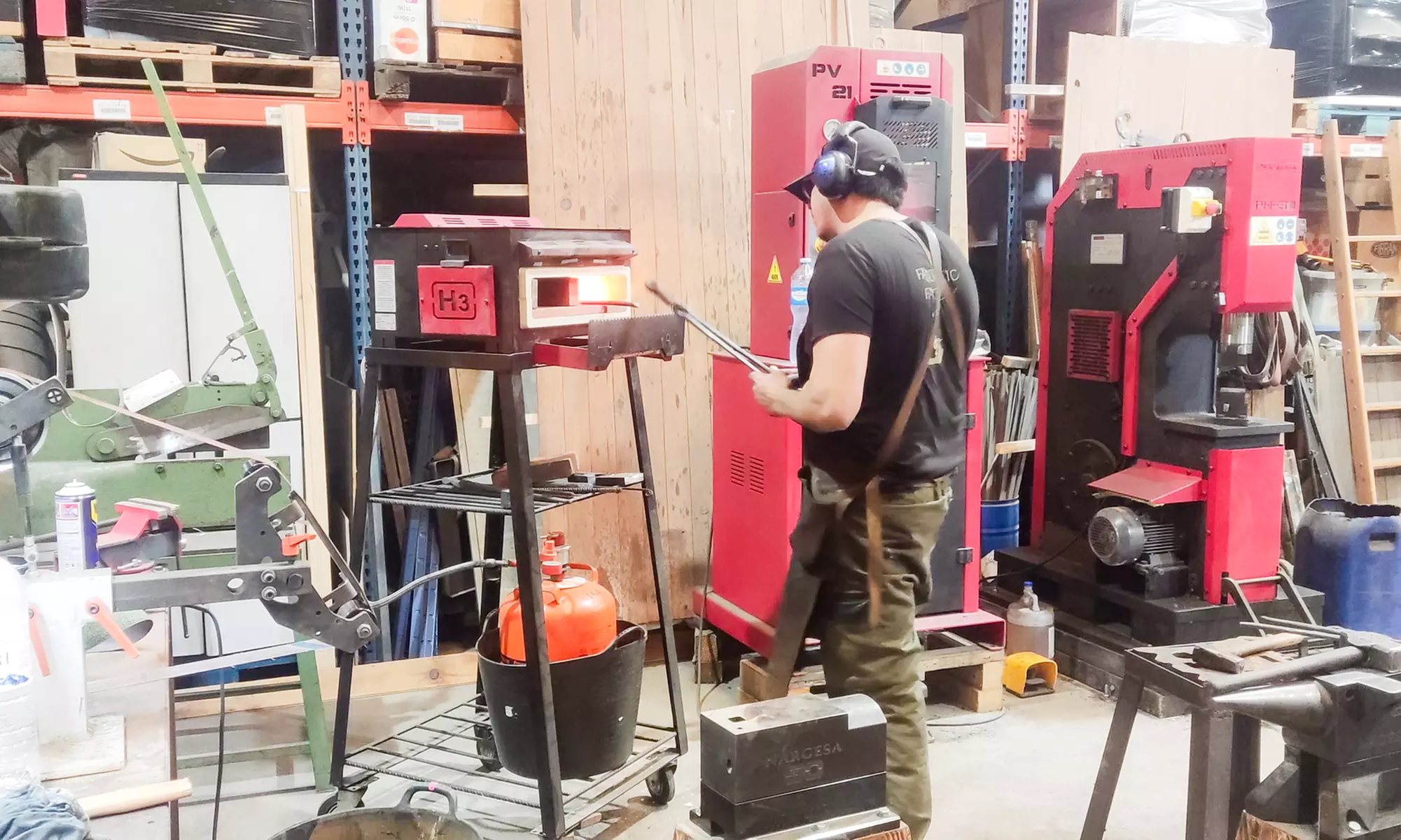 Curso para crear un cuchillo en forja con snacks y refresco para 1 o 2