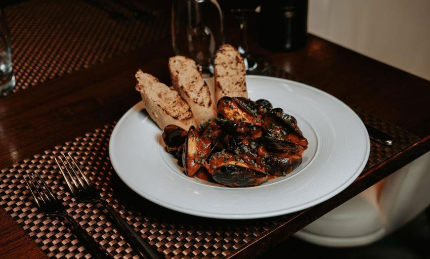 Image 13: 4* Birmingham Stay for 2 with Breakfast & Dinner