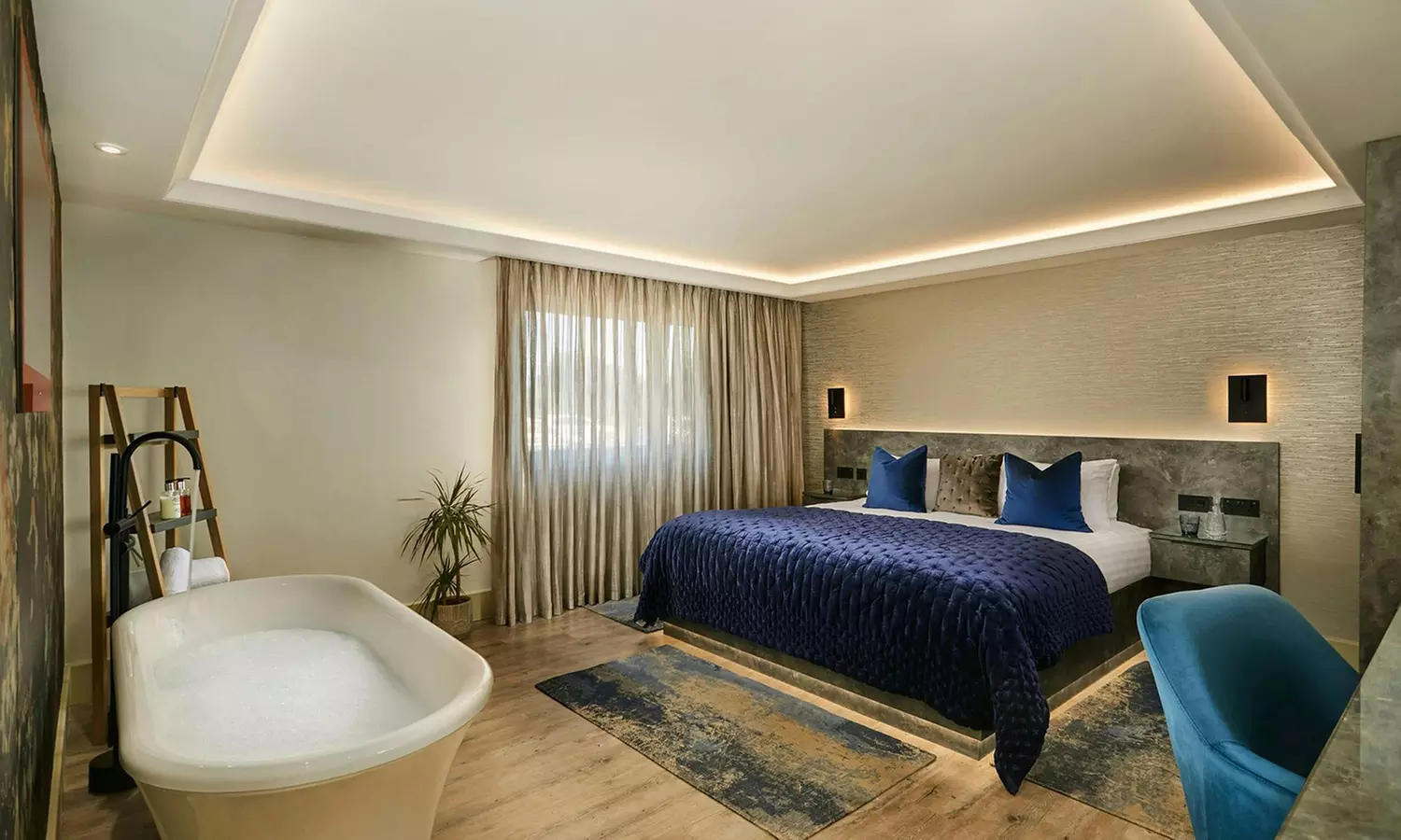 Newport, Wales: Stay for 2 with Breakfast & Dinner