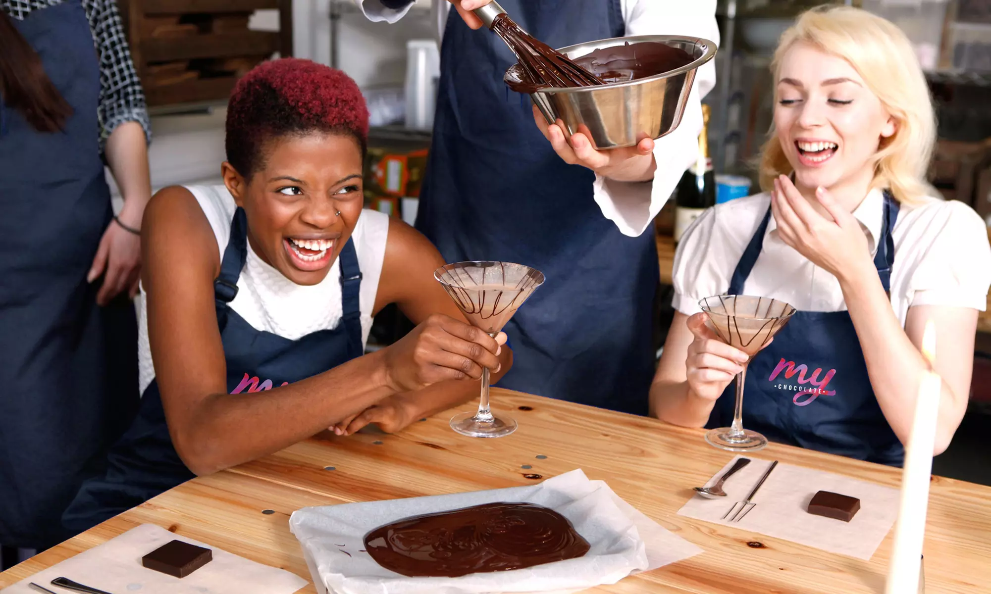 Taller creativo de bombonería y cata de chocolate o preparación de caramelos artesanales (2 horas) para 1 o 2 personas - Primary Image