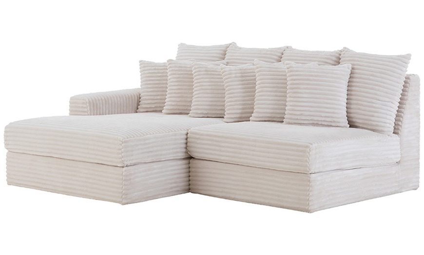 Image 7: Canapé d'angle "Kendari" de Kocoon en velours côtelé