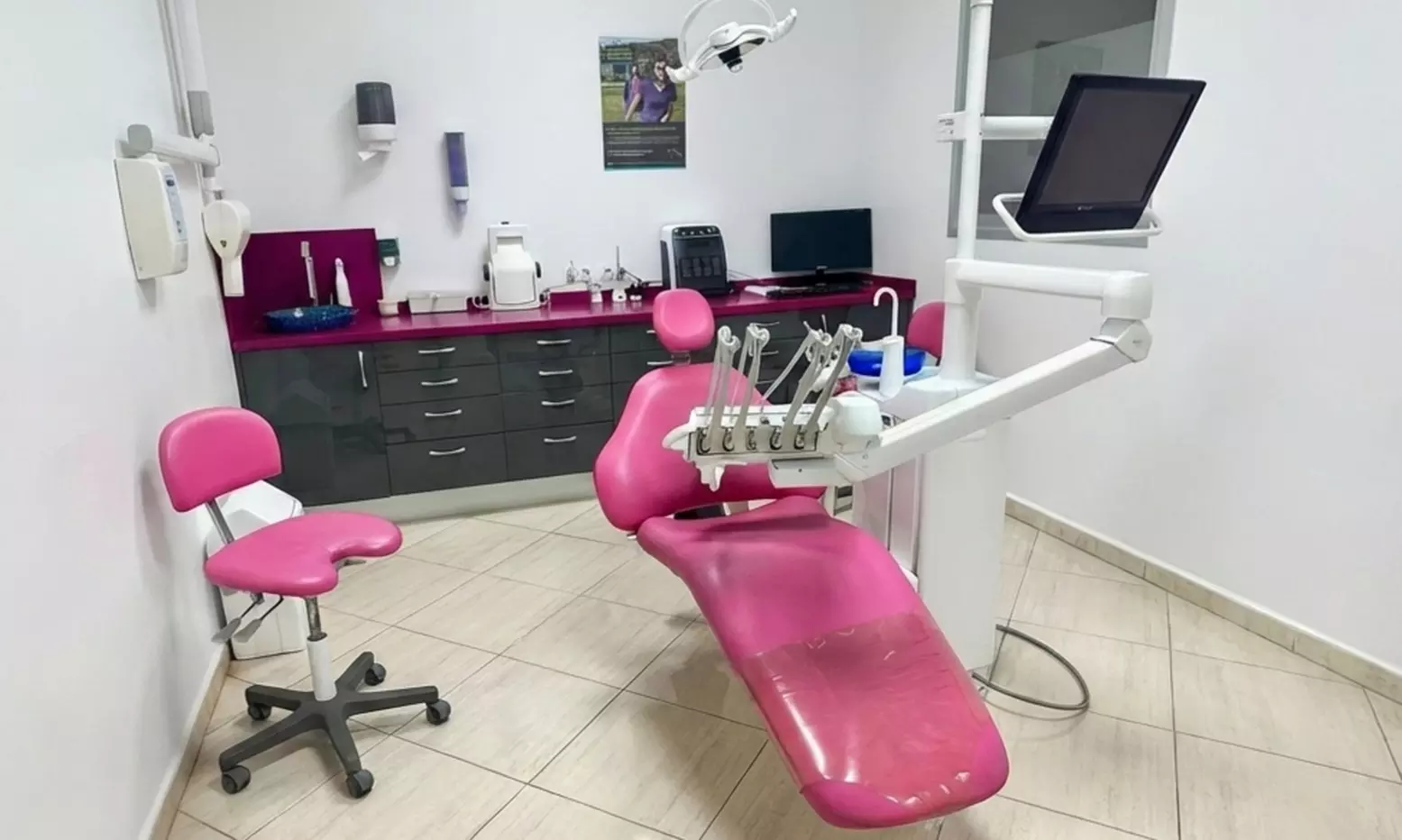 Higiene dental con pulido, revisión y opción a blanqueamiento LED