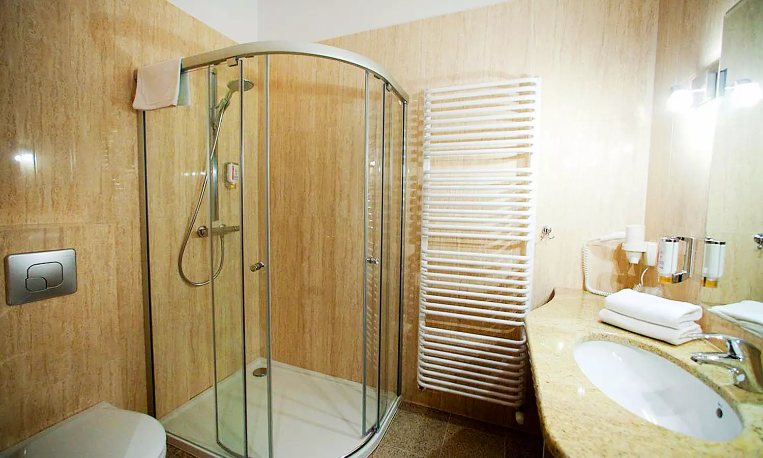 Mazury: wybrany pokój dla 2 osób lub rodziny z wyżywieniem i wellness