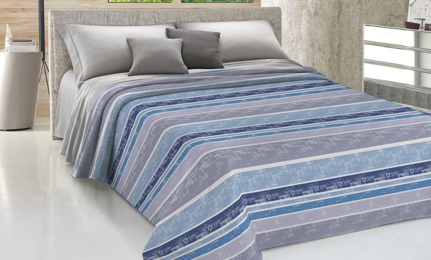 Image 4: Gestreifte Tagesdecke für Frühling und Sommer