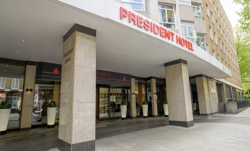 Image 23: ✈ 8-Day London & Paris Vacation w/ Air from Great Value Vacations