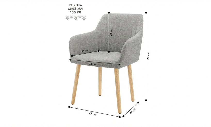 Image 11: Sillón tapizado de estilo escandinavo con patas de madera natural