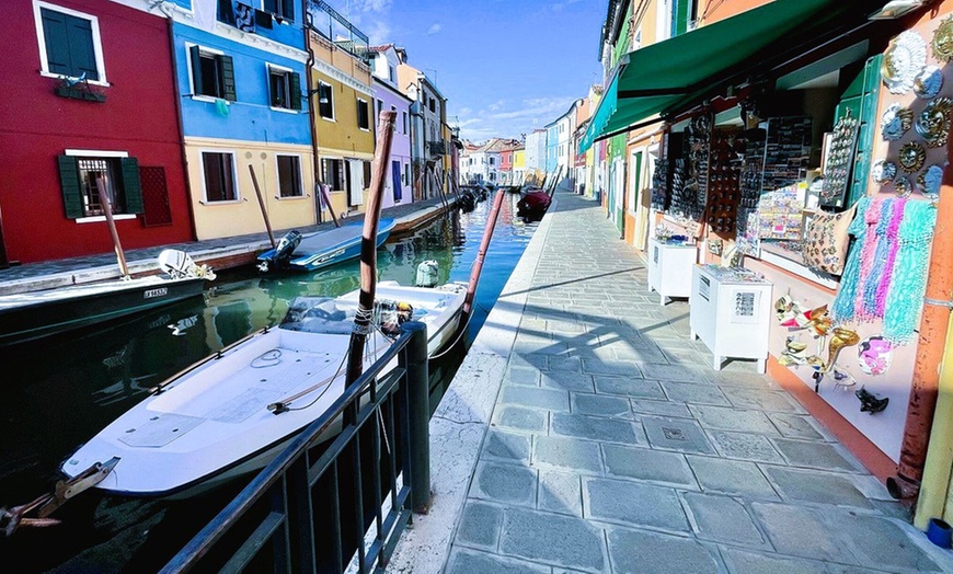 Image 12: Esperienza Unica in Barca: Prosecco, Isole di Murano e Burano!