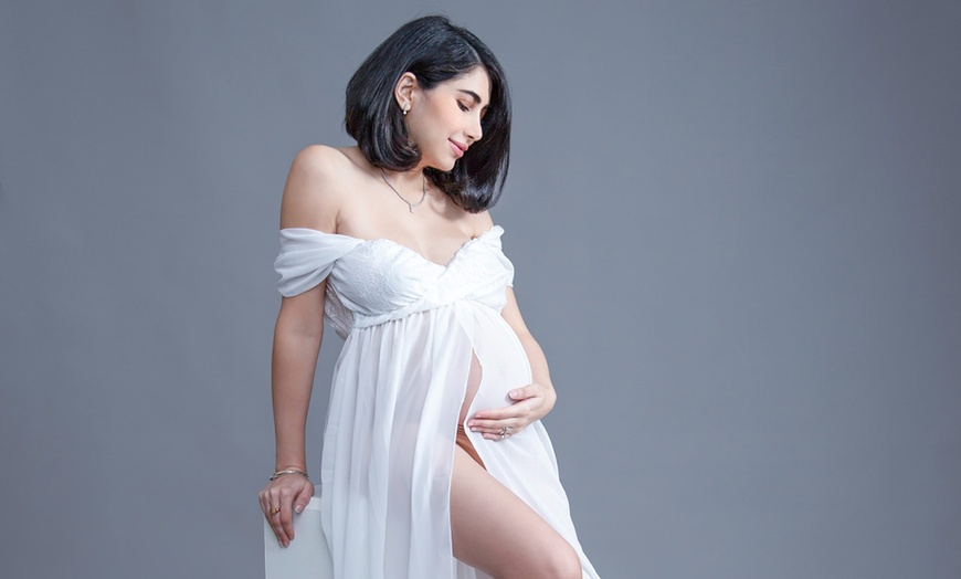 Image 2: Celebrate the Glow of Motherhood with 1-Hour Maternity Photoshoot