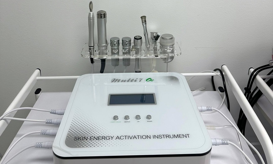 Image 5: 1 o 2 sesiones de limpieza facial con microdermoabrasión y extras