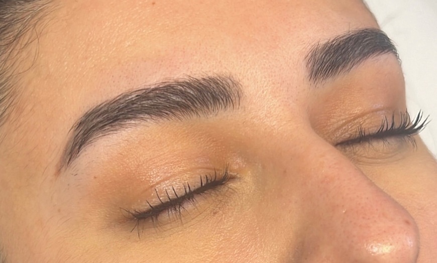 Image 7: Augenbrauen-Lifting, optional mit Färben, für 1 Person