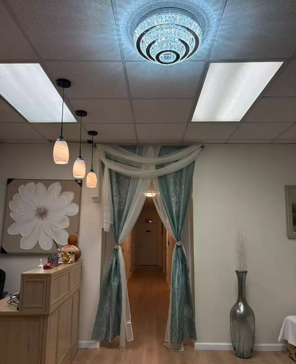 Swedish or Deep Tissue Massage (Solo or Couples Massage) w/ Hot Stones