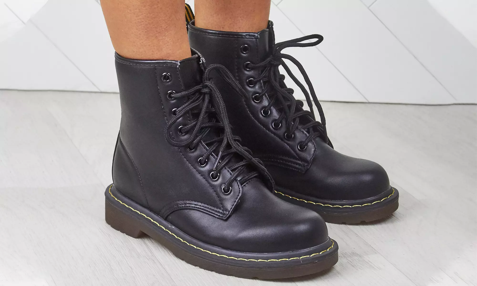 Boots plates avec lacets - Primary Image