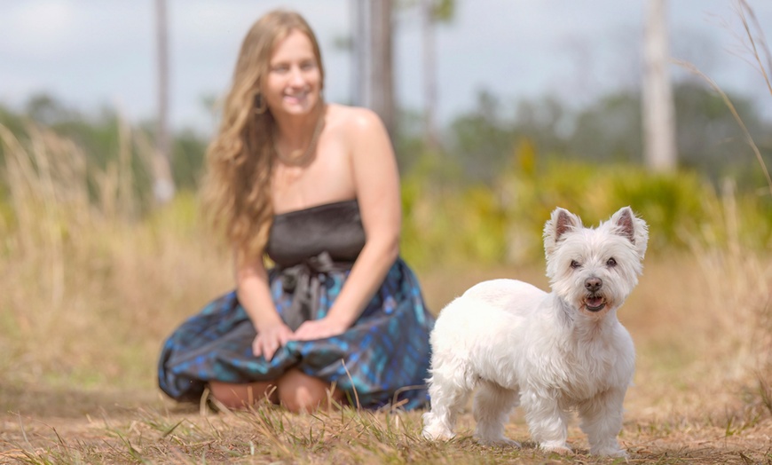 Image 4: 30 or 60-Min Outdoor Photo Shoot for Family, Engagement & More