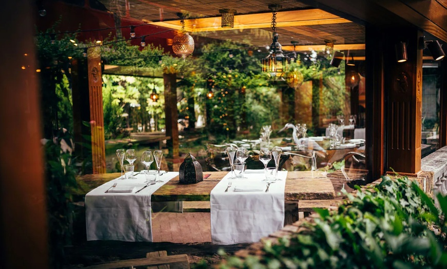 Image 3: Oxfordshire: An Overnight 5* Stay w/ Dinner and Champagne 