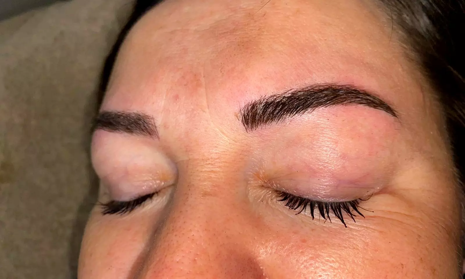 Microblading für die Augenbrauen inkl. Nachbehandlung